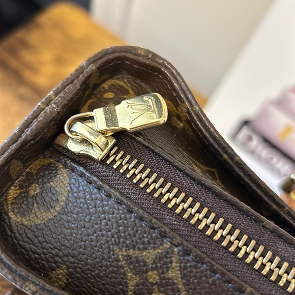 Louis Vuitton Brown Monogram Shoulder Bag - Picture 5 of 9